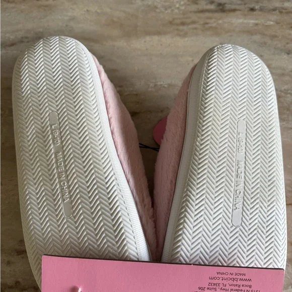 Hello Kitty Pink Slippers - Picture 3 of 3